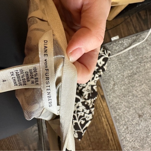 Size 4 Diane Von Furstenberg skirt - Picture 2 of 2